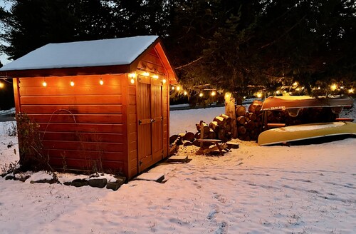 Enchanting three bedroom river front cottage