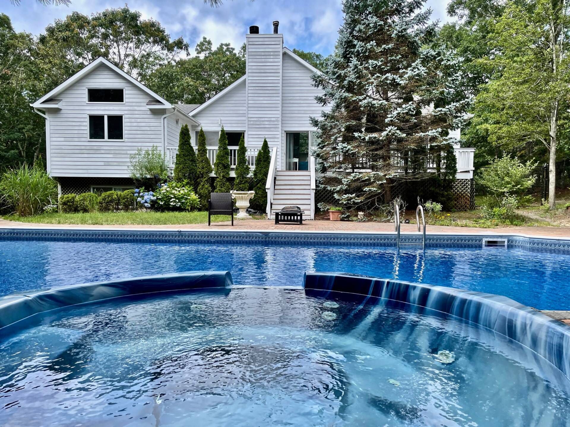5 Bedroom in Hampton Bays.  Two separate living areas.
