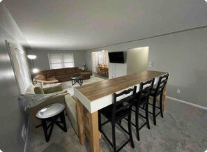 Smart TV, fireplace, table tennis, computer monitors - Space, space, space, very clean, doesn't disappoint! (Grand Rapids)