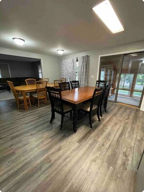 Dining - Space, space, space, very clean, doesn't disappoint! (Grand Rapids)