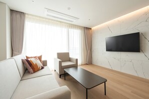 Huone (Ocean Suite Family) | Oleskelualue | LCD-televisio