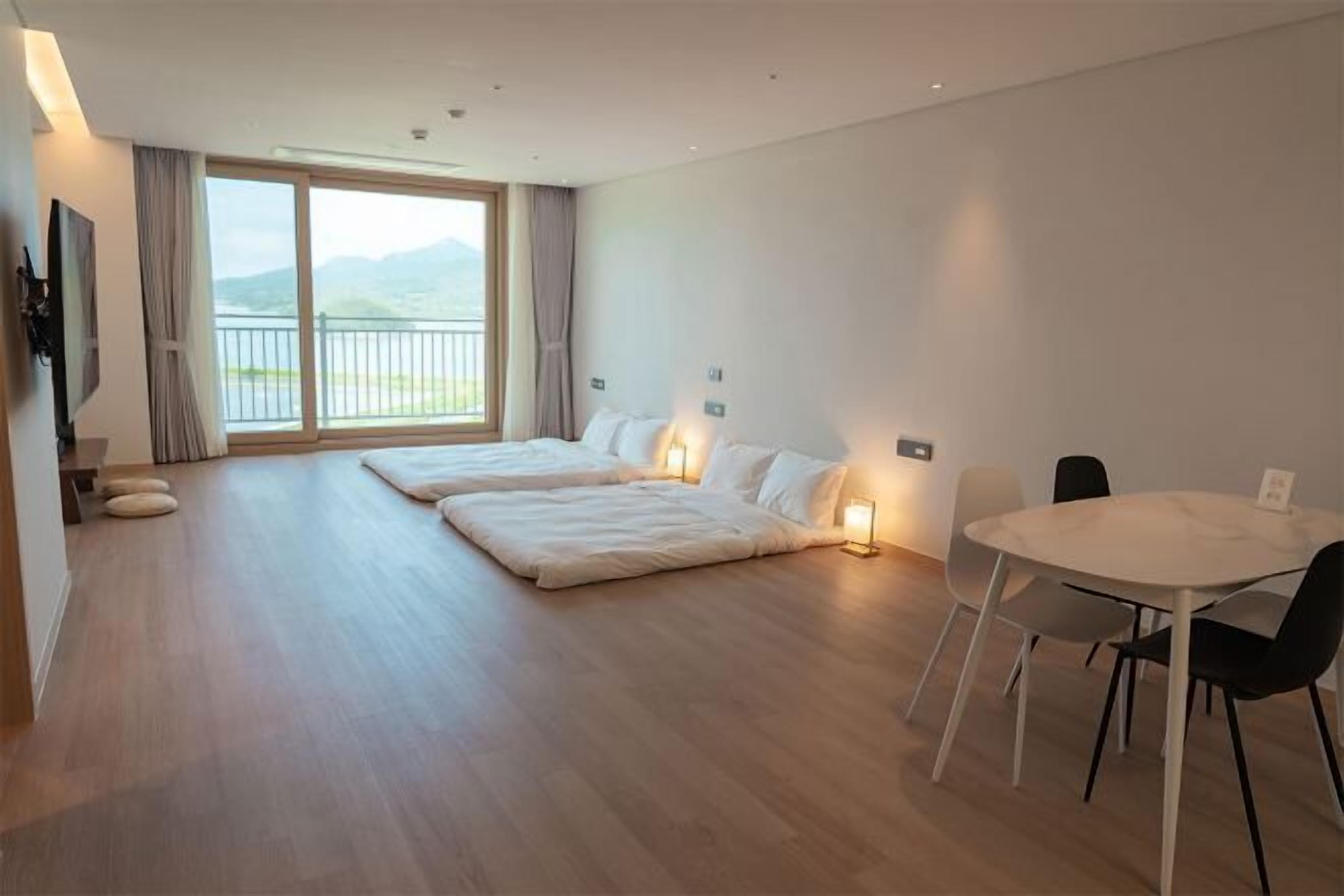 Schallisolierte Zimmer, kostenloses WLAN, Bettwäsche