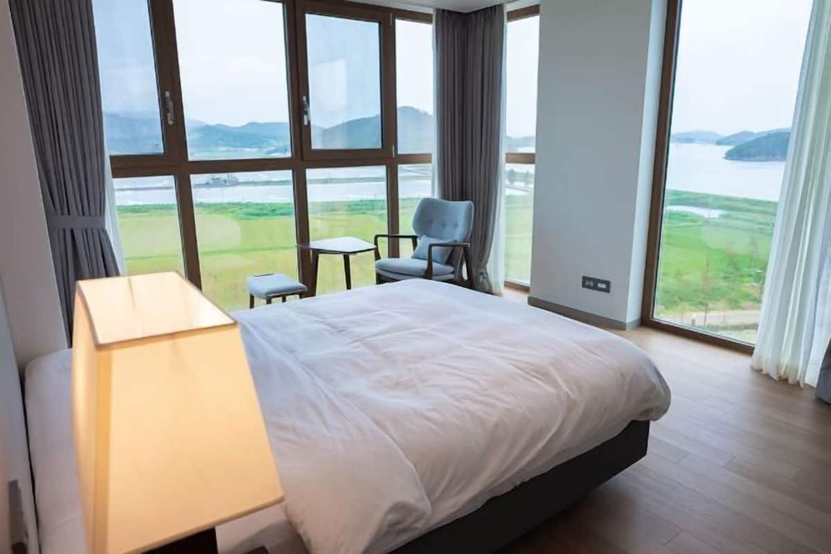 Schallisolierte Zimmer, kostenloses WLAN, Bettwäsche