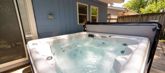 Blue Chill | WalktoBeach | HotTub-all yr | Dogs OK