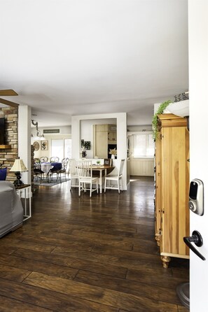 Interior - Blue Chill | WalktoBeach | HotTub-all yr | Dogs OK (Michigan City)