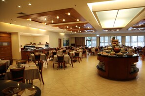 Family dining - Jerusalem Hotel Private Luxury Suites near Western Wall (Jerusalem)