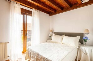 3 bedrooms, iron/ironing board, travel cot, free WiFi