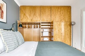 2 bedrooms, iron/ironing board, WiFi, bed sheets - Lovely Landstraße 2BR w/ Elevator & Balcony, by Blueground (Vienna)