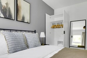 2 quartos, ferros/tábuas de passar roupa, Wi-Fi, roupa de cama