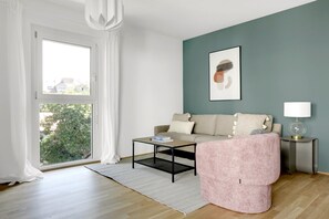 TV, stereo - Lovely Landstraße 2BR w/ Elevator & Playglound, Calm Area, by Blueground (Vienna)