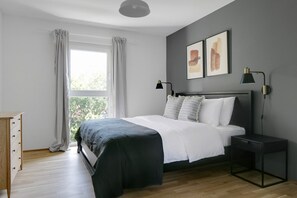 2 chambres, fer et planche à repasser, Wi-Fi, draps fournis