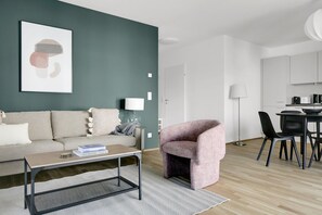 TV, stereo - Lovely Landstraße 2BR w/ Elevator & Playglound, Calm Area, by Blueground (Vienna)