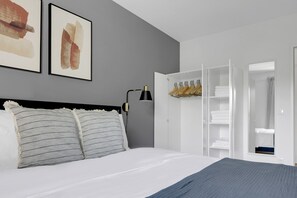 2 chambres, fer et planche à repasser, Wi-Fi, draps fournis