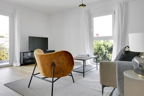 Télévision, chaîne hi-fi