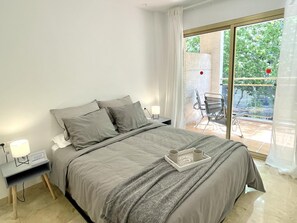 1 chambre, fer et planche à repasser, literie fournie