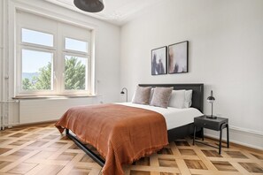 3 室のベッドルーム、アイロン / アイロン台、WiFi、ベッドシーツ