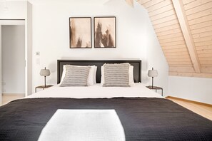 3 habitaciones, tabla de planchar con plancha, wifi y ropa de cama 