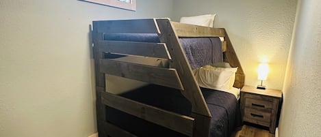 6 Schlafzimmer, Bügeleisen/Bügelbrett, WLAN, Bettwäsche