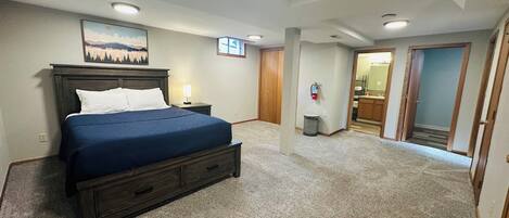5 bedrooms, iron/ironing board, WiFi, bed sheets