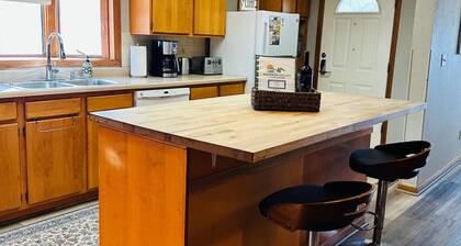 Spacious Ennis Home – Walk to Town, River & Local Attractions
