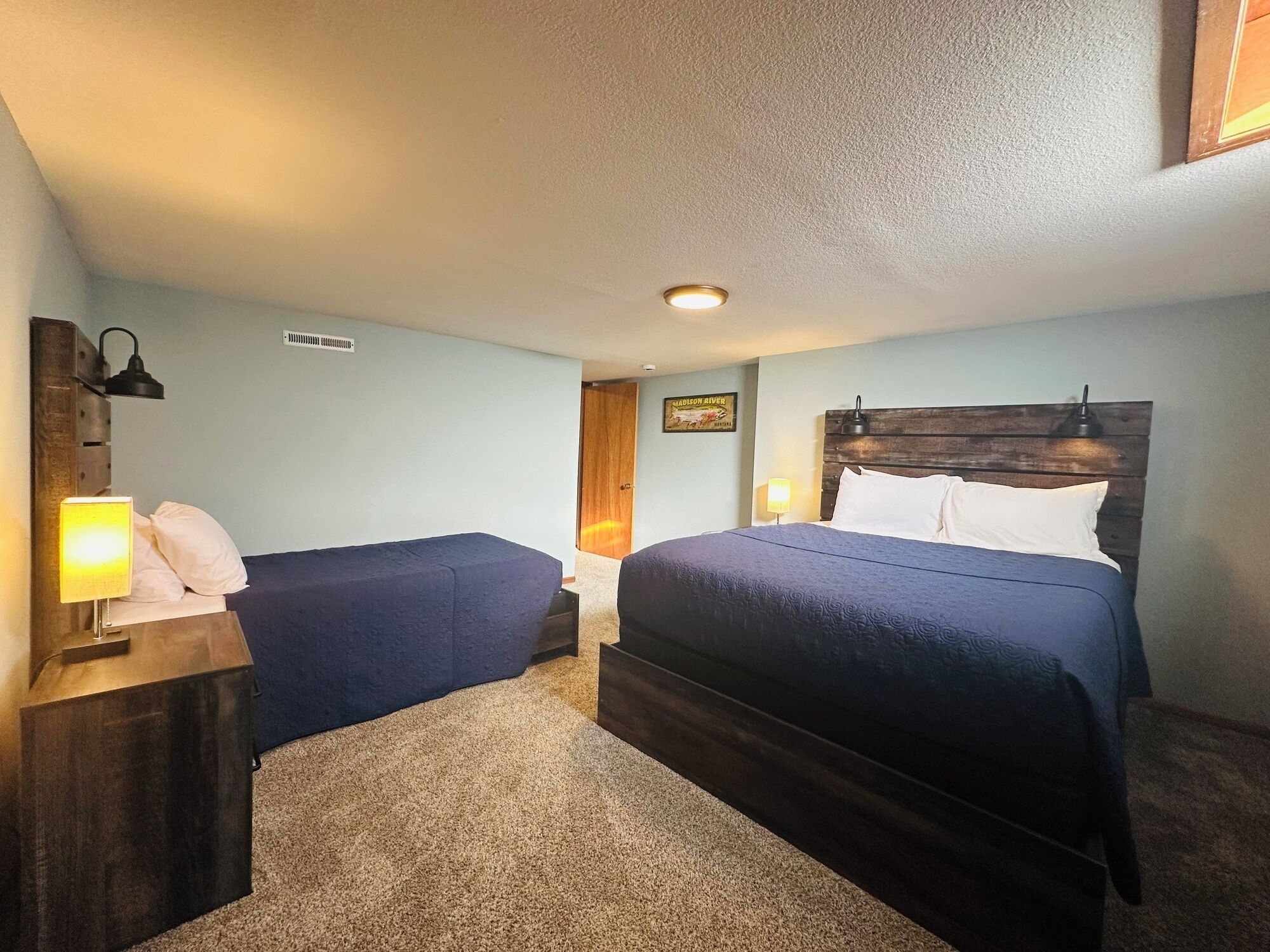 5 bedrooms, iron/ironing board, WiFi, bed sheets