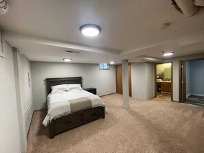 6 quartos, ferros/tábuas de passar roupa, Wi-Fi, roupa de cama