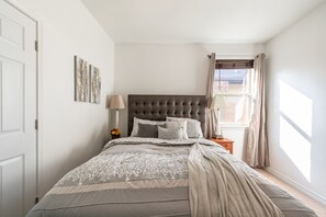 5 habitaciones, escritorio, tabla de planchar con plancha y wifi