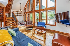 TV, fireplace, video games, DVD player - Feature: Skiing, Sledding, Snoqualmie Summit East (Snoqualmie Pass)