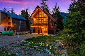 Exterior - Feature: Skiing, Sledding, Snoqualmie Summit East (Snoqualmie Pass)