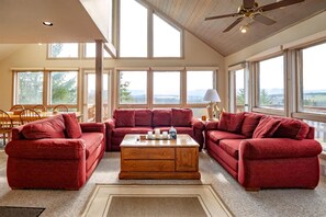 Fireplace, DVD player - Viewtopia - 36 Misty Mountain Lane (Davis)