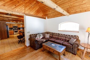 智能电视、壁炉、桌上足球