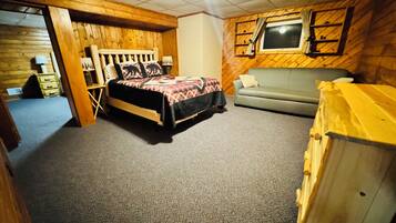 5 bedrooms, free WiFi, bed sheets