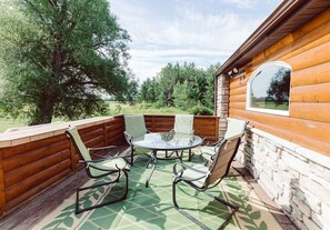 Outdoor dining - Country Living Custom Built Log Home with Hot Tub and Sauna (Sault Ste. Marie)