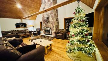 Smart-TV, Kamin, Tischfußball