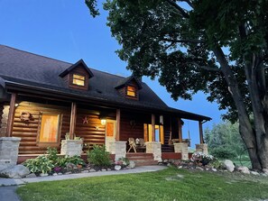 Exterior - Country Living Custom Built Log Home with Hot Tub and Sauna (Sault Ste. Marie)
