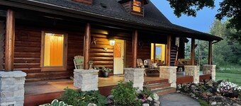 Country Living Custom Built Log Home with Hot Tub and Sauna