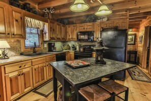 Fridge, oven, stovetop, dishwasher