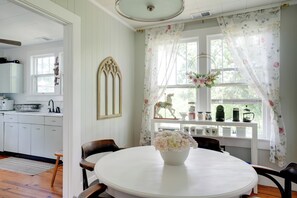 Dining - 'Carousel Cottage:' North Chattanooga Home! (Chattanooga)