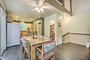 Dining - Cozy Condo on Fall River - 1 Mile to RMNP Gate! (Estes Park)
