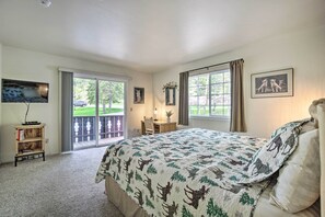 2 bedrooms, iron/ironing board, free Internet, bed sheets - Cozy Condo on Fall River - 1 Mile to RMNP Gate! (Estes Park)