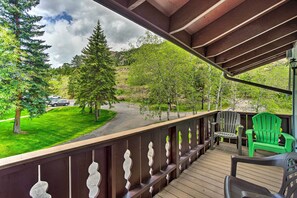 Property grounds - Cozy Condo on Fall River - 1 Mile to RMNP Gate! (Estes Park)