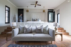 Premium bedding, free minibar items, in-room safe - Tower Lodge (Pokolbin)