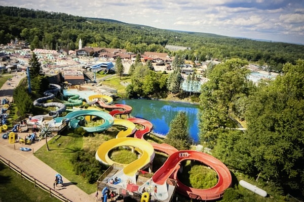 Alberca al aire libre y alberca climatizada
