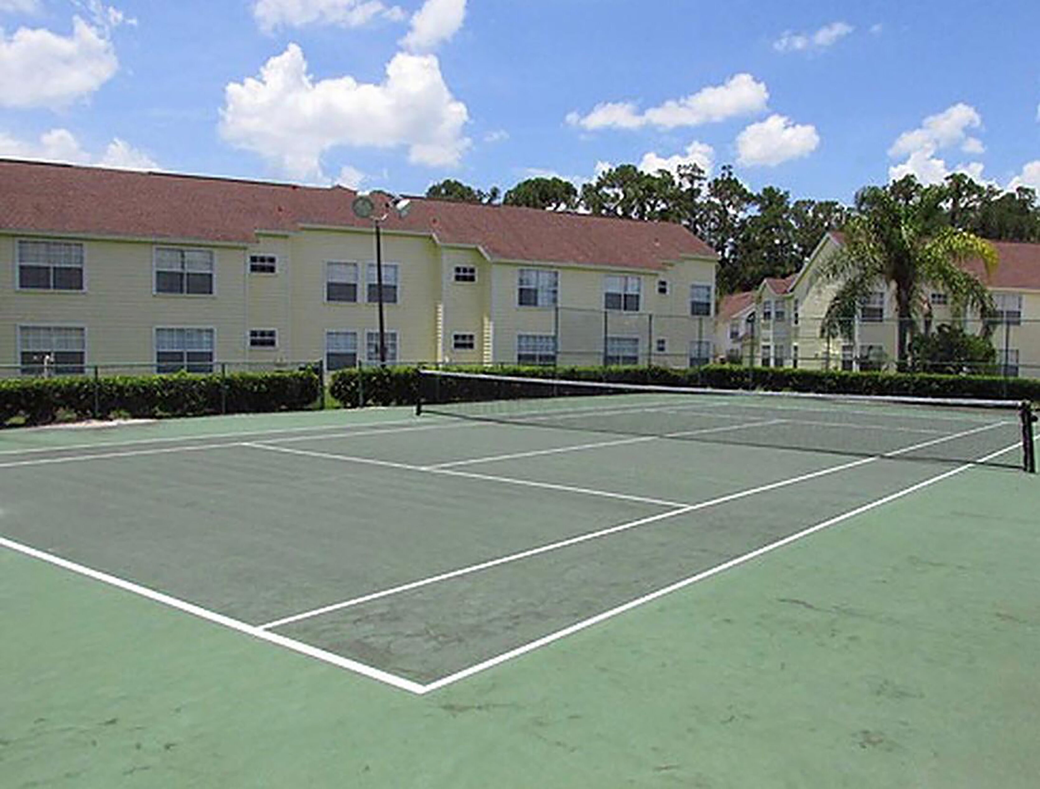 Lapangan tenis