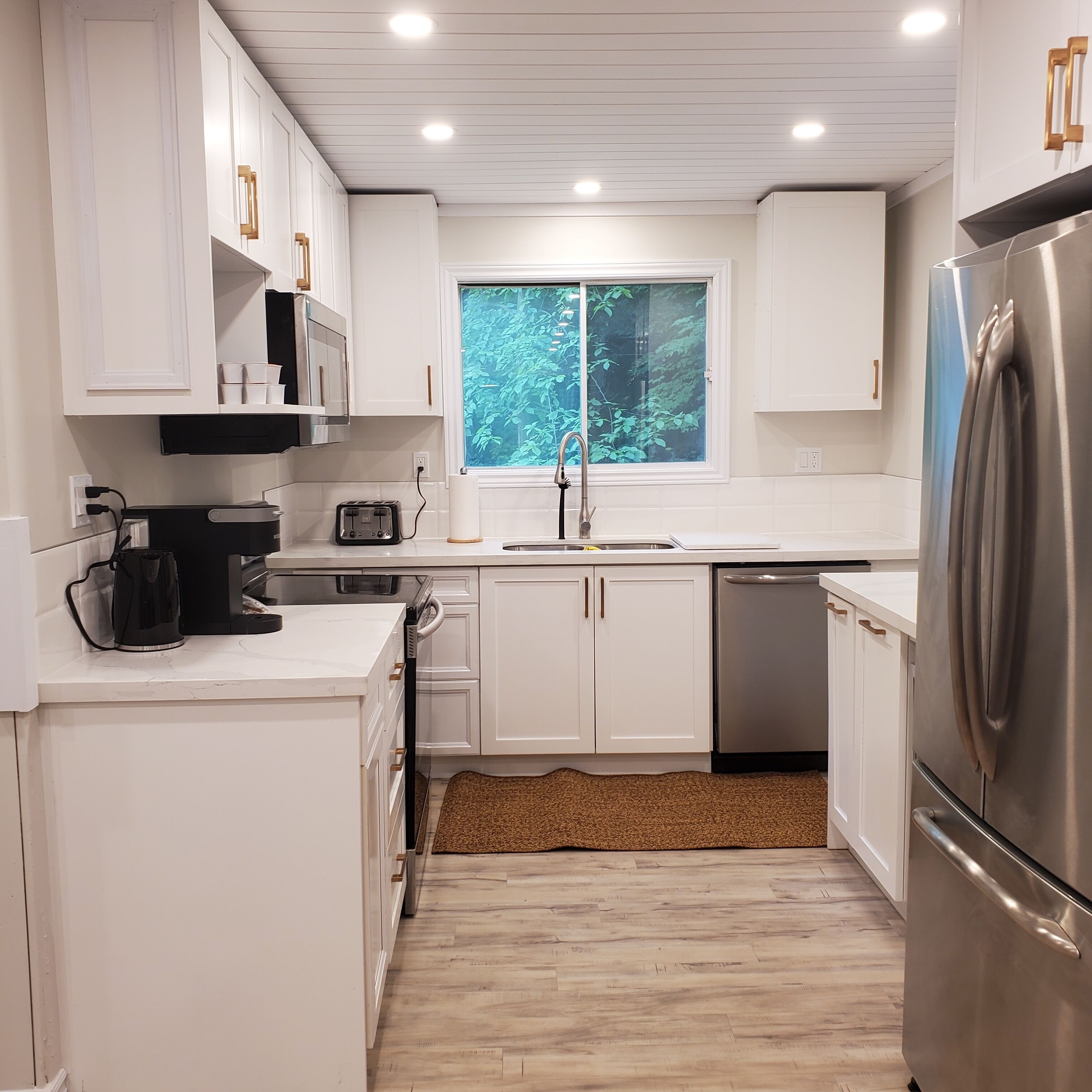 full kitchen
