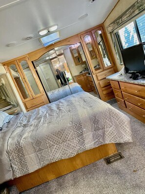 Room - COZY QUIET GETAWAY MINUTES FROM THE CITY (Cranston)