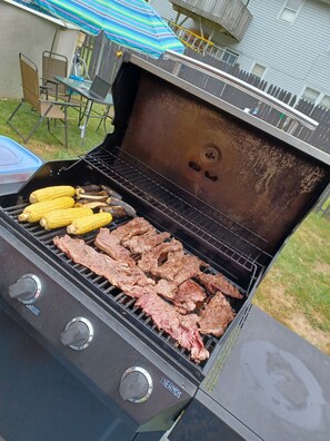 Property grounds - COZY QUIET GETAWAY MINUTES FROM THE CITY (Cranston)