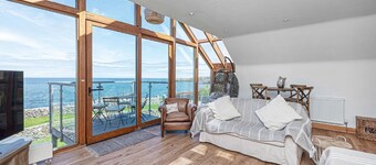 Gorwel Manaw - a cottage that sleeps 6 guests in 4 bedrooms