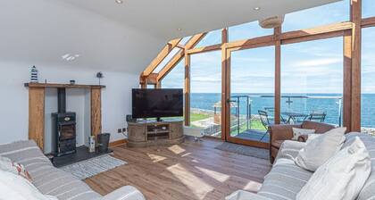Gorwel Manaw - a cottage that sleeps 6 guests in 4 bedrooms