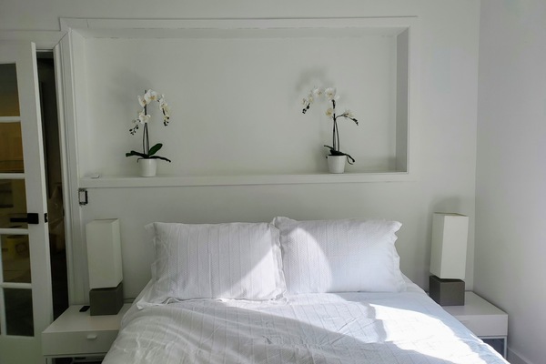 Bedroom 1 - Queen Bed